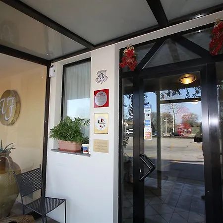 Vecchia Fattoria Hotel Loreto