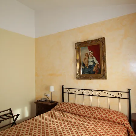 Vecchia Fattoria Otel