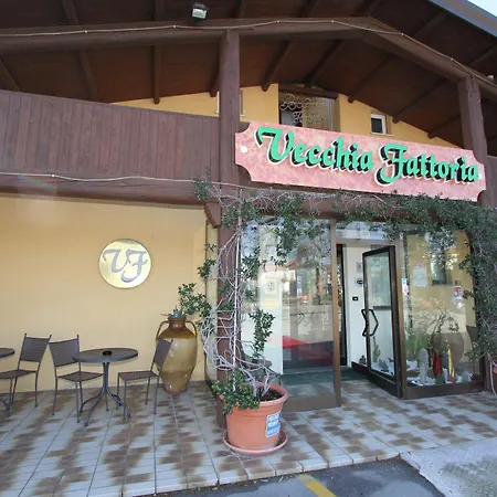 Vecchia Fattoria Hotel 3*