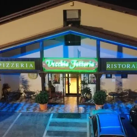 Vecchia Fattoria 酒店 3*