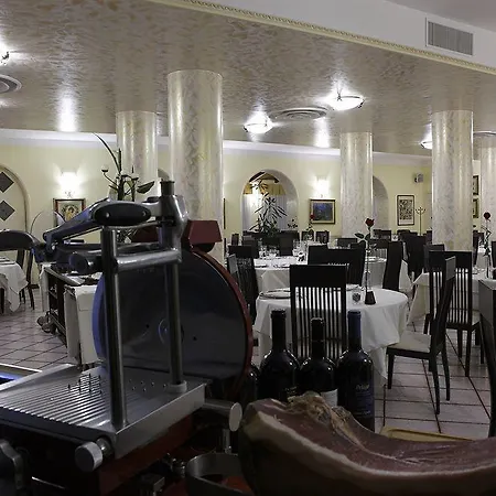 Vecchia Fattoria Hotel 3*